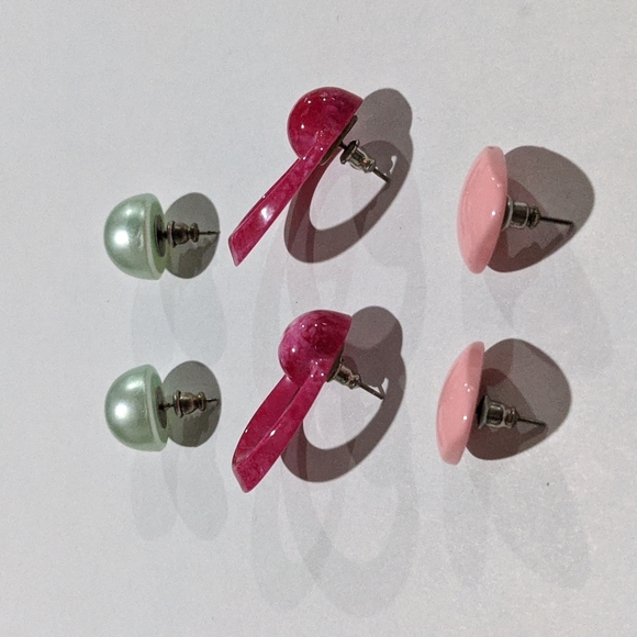 Vintage Plastic Earrings - Picture 3 of 8